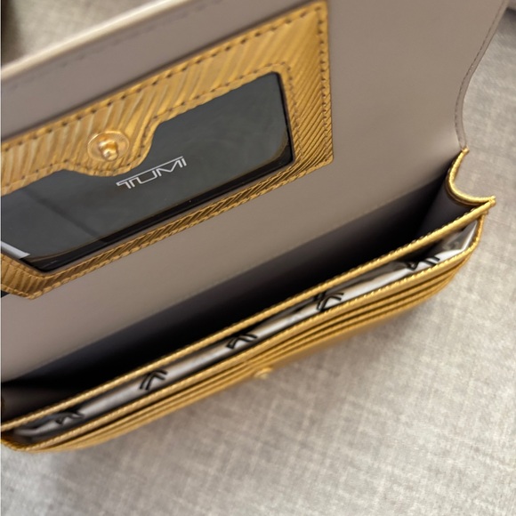 TUMI Belden Sling Crossbody Wallet Gold Leather - Picture 6 of 8